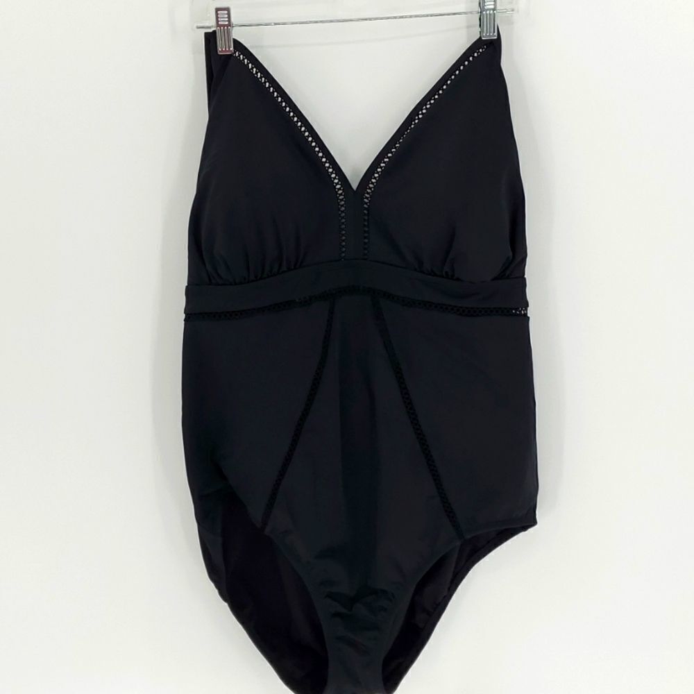 Time and True black 3X (24 W-26W) back bathing suit. Sliming Excellent condition